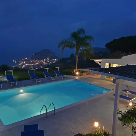 Villa Splendida 8, Emma Cefalu