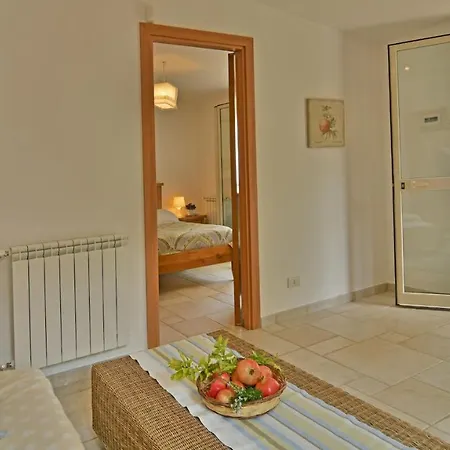 Villa Splendida 8, Emma *