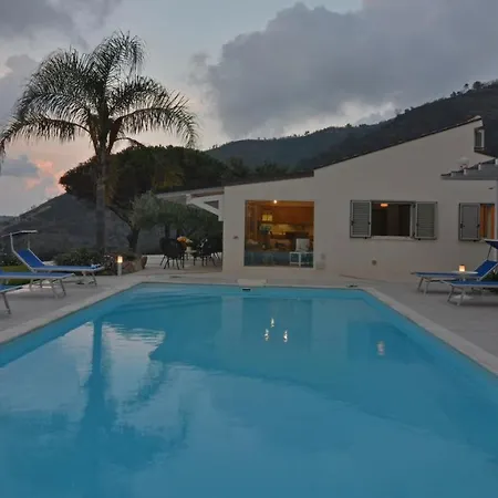 Villa Splendida 8, Emma *